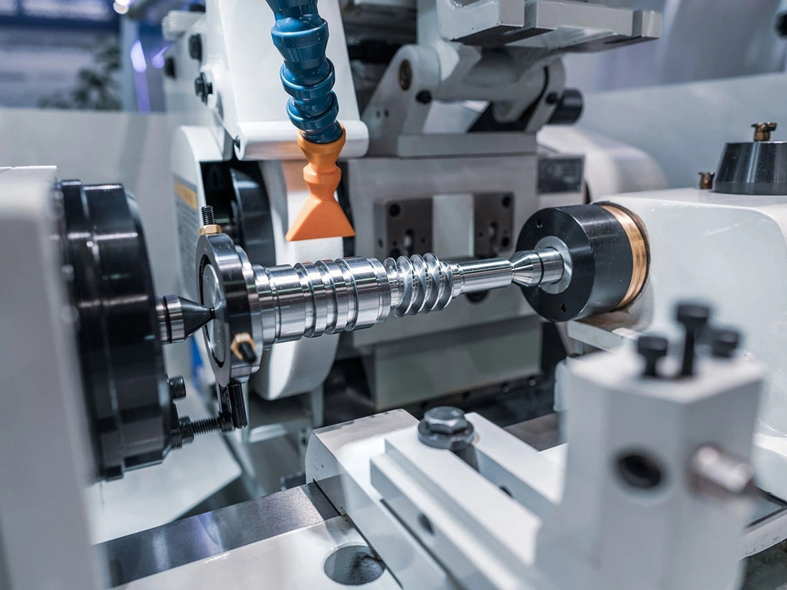 تشغيل قطع معدات صناعية